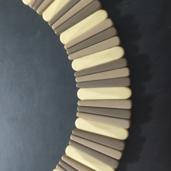 Vintage Cream Grey Beige Neutral Tones Lucite Bib Collar Statement Necklace - Picture 2 of 5